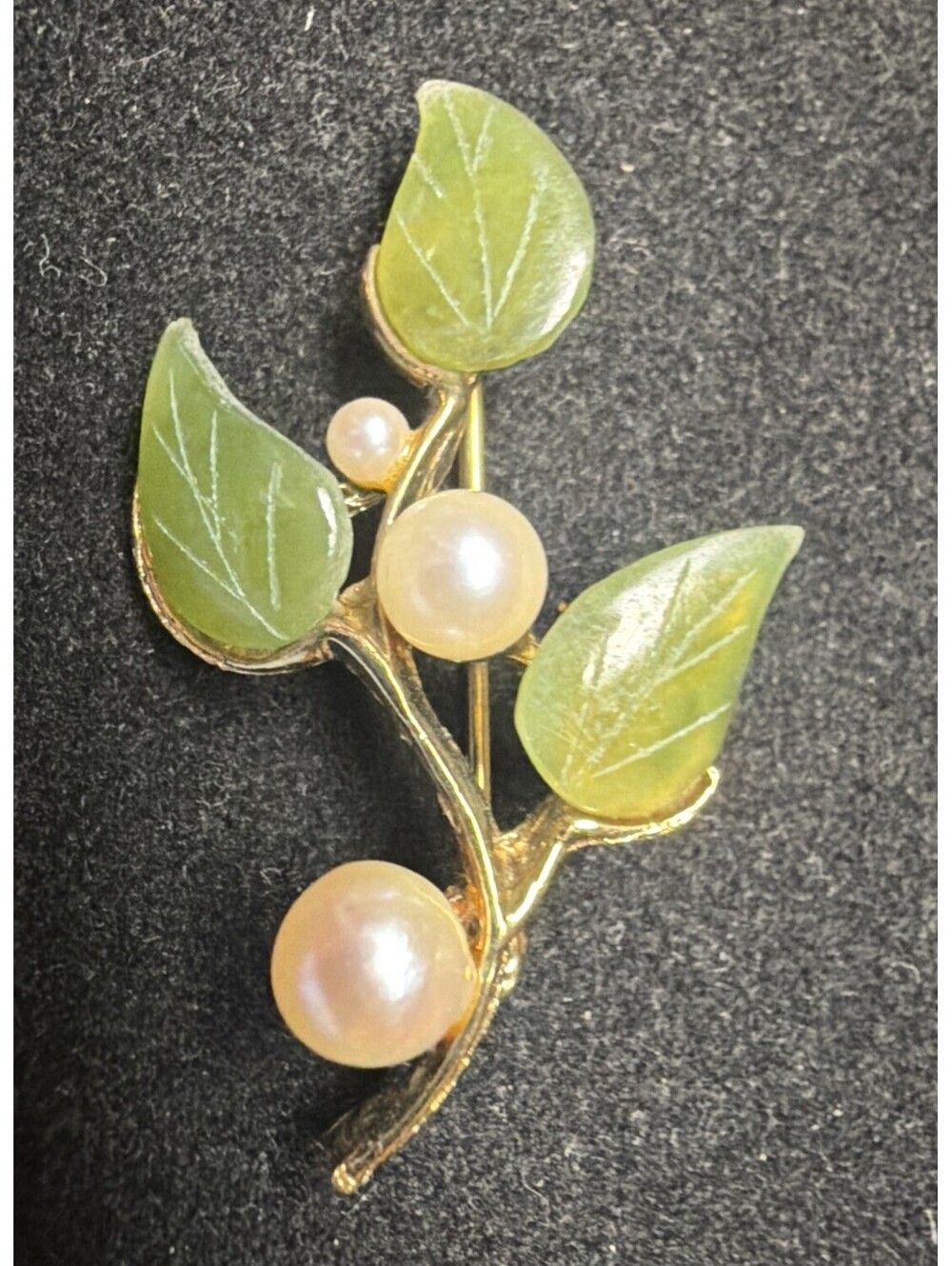 Vintage 3 Jade Leaves With 3 Pearls Accent Pin Brooch 1 5/8” Goldtone Setting